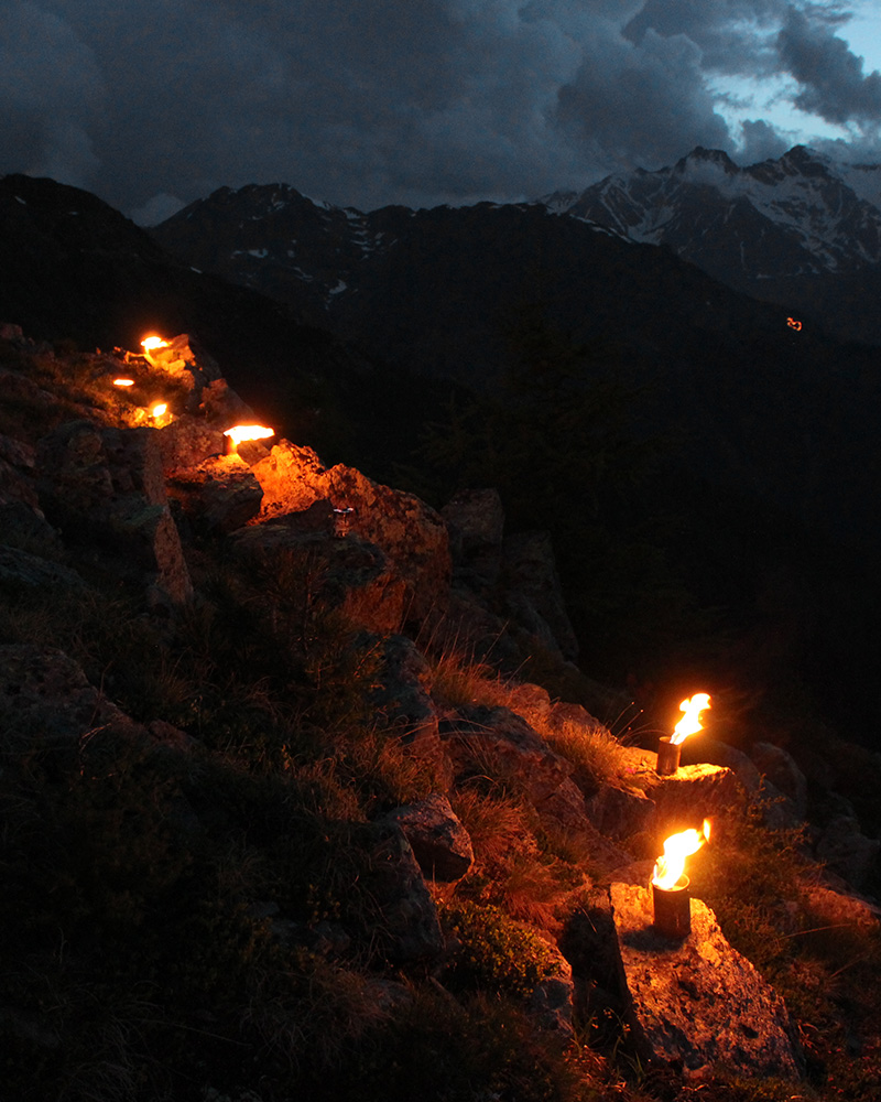 Herz Jesu Feuer Ultental Bauernjugend Suedtiroler Tradition